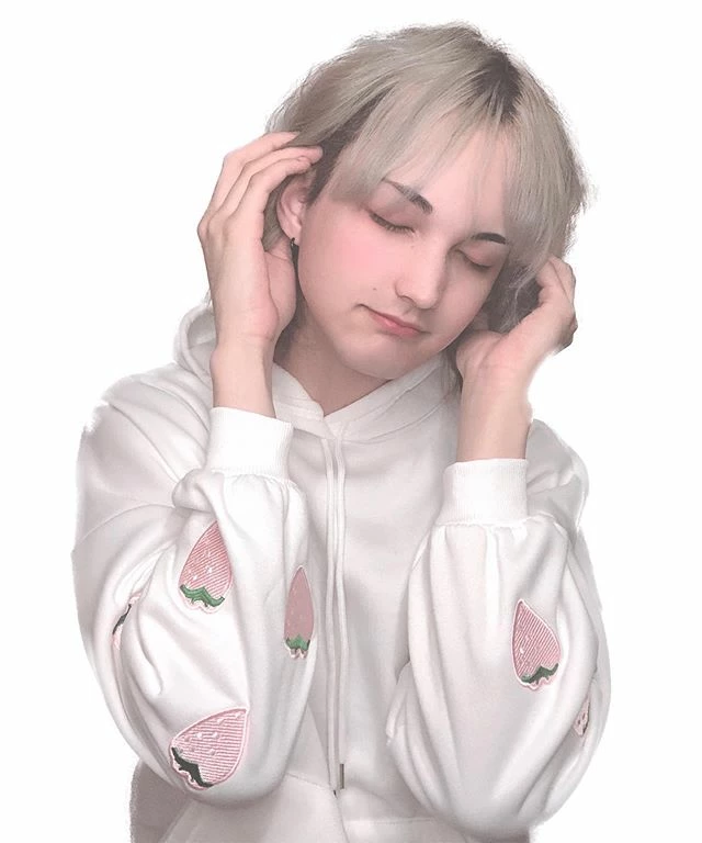 Unzzy Strawberry Embroidered Sweatshirt KF90024 3 Unzzy Strawberry Embroidered Sweatshirt KF90024