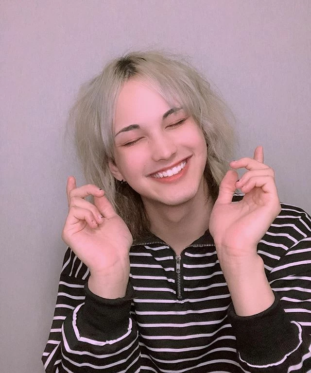 Unzzy Harajuku Striped Sweater KF30402 3 Unzzy Harajuku Striped Sweater KF30402