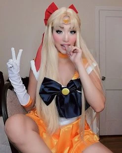 Unzzy HOT SALE Golden Long Roll Wig KF90552