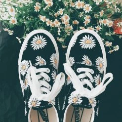 Unzzy Ulzzang Daisy Canvas Shoes KF90548 HOT SALE