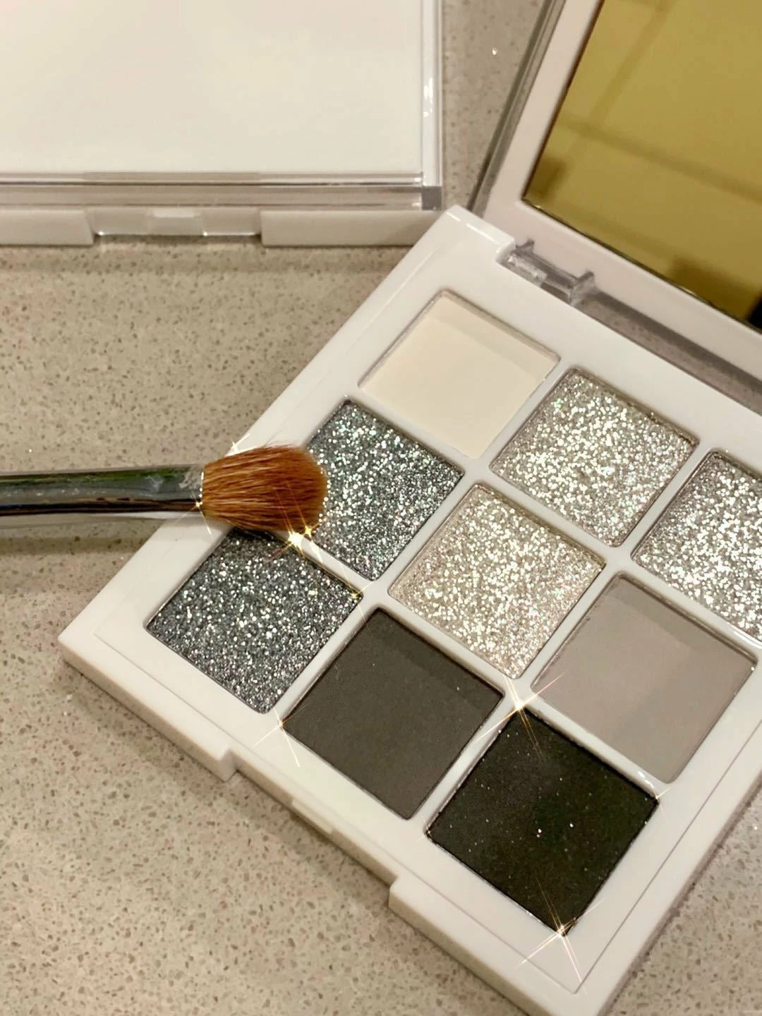 Unzzy Nine-color Smoky Eye Shadow MK0039 5 Unzzy Nine-color Smoky Eye Shadow MK0039