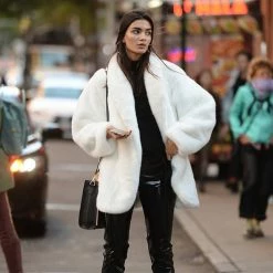 Unzzy HOT SALE White Plush Coat KF81572