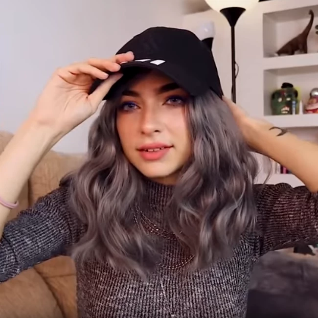 Unzzy Fashion Long Roll Wig KF90095 5 Unzzy Fashion Long Roll Wig KF90095