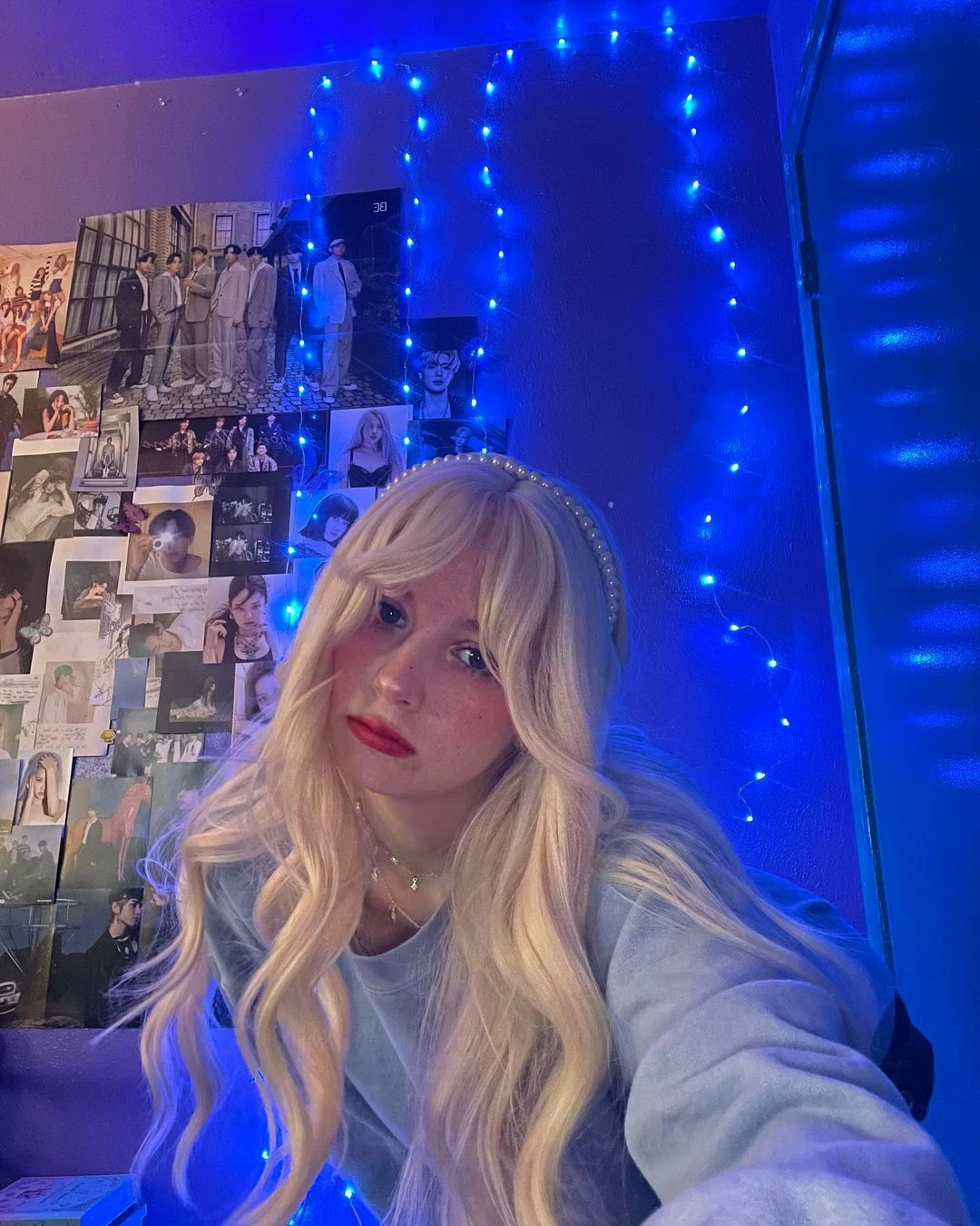 Unzzy HOT SALE Milky White Golden Long Curly Wig KF82144 11 Unzzy HOT SALE Milky White Golden Long Curly Wig KF82144