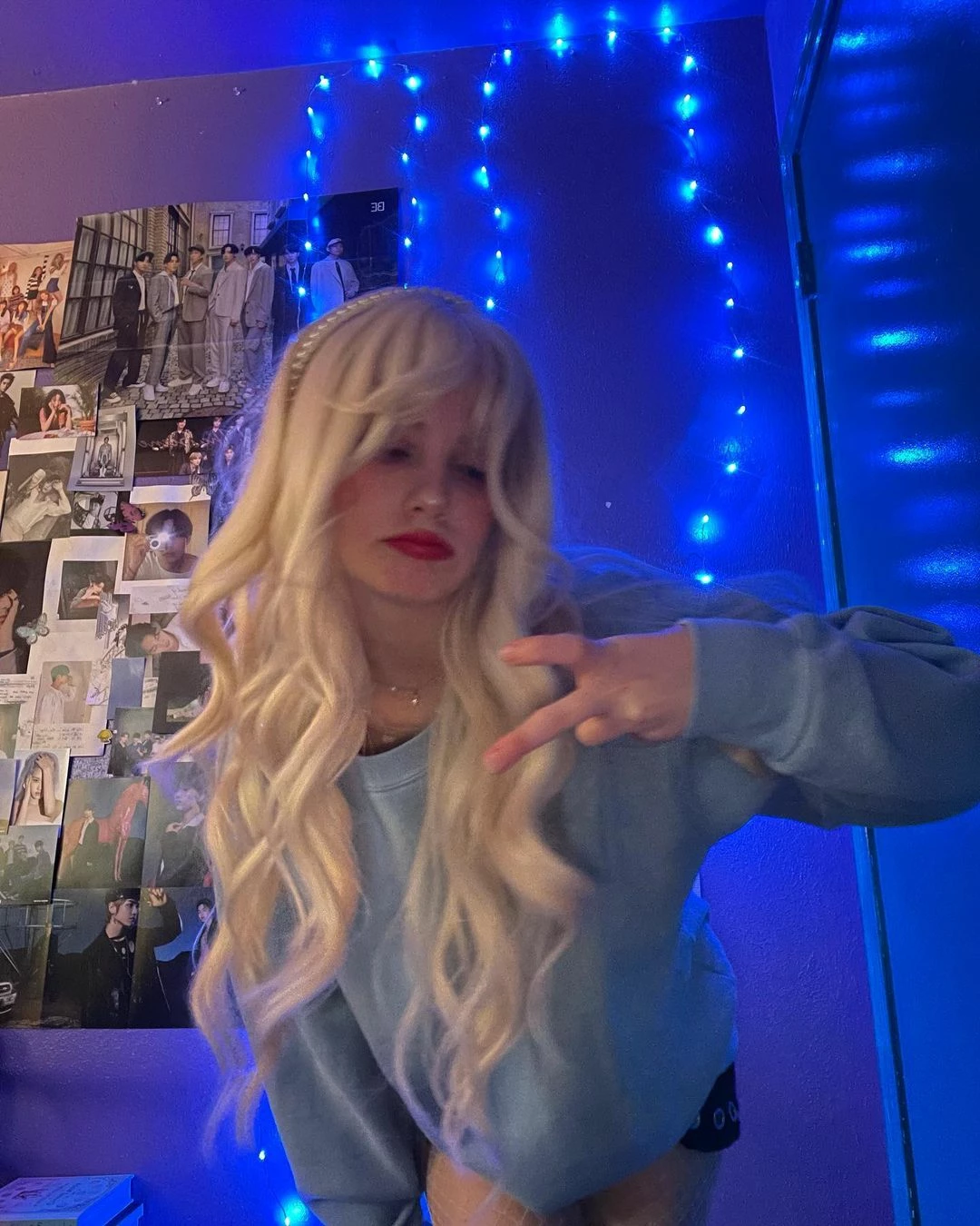 Unzzy HOT SALE Milky White Golden Long Curly Wig KF82144 3 Unzzy HOT SALE Milky White Golden Long Curly Wig KF82144